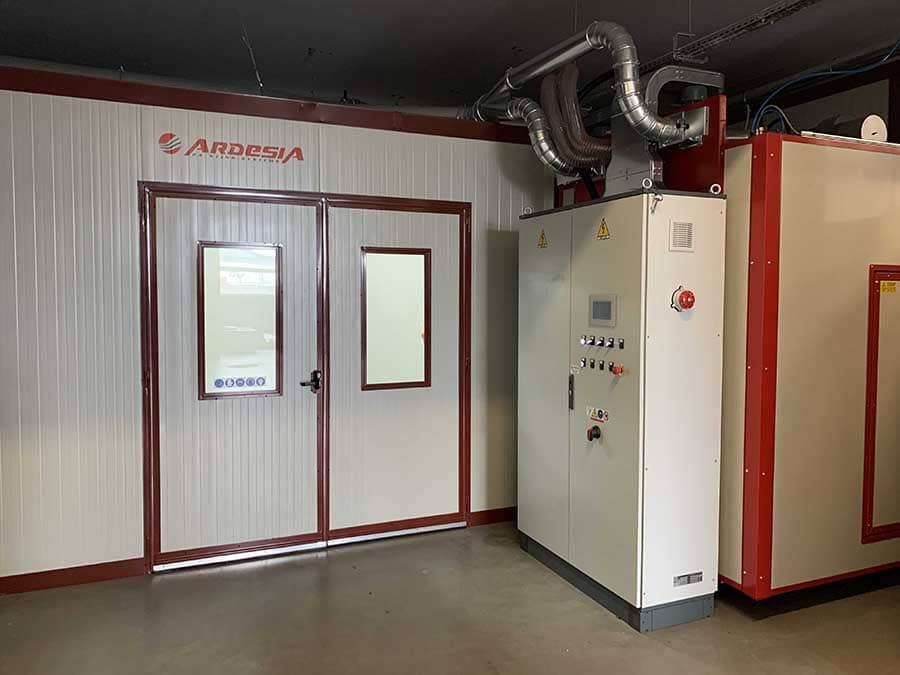 Ardesia: automatic pressurized painting line